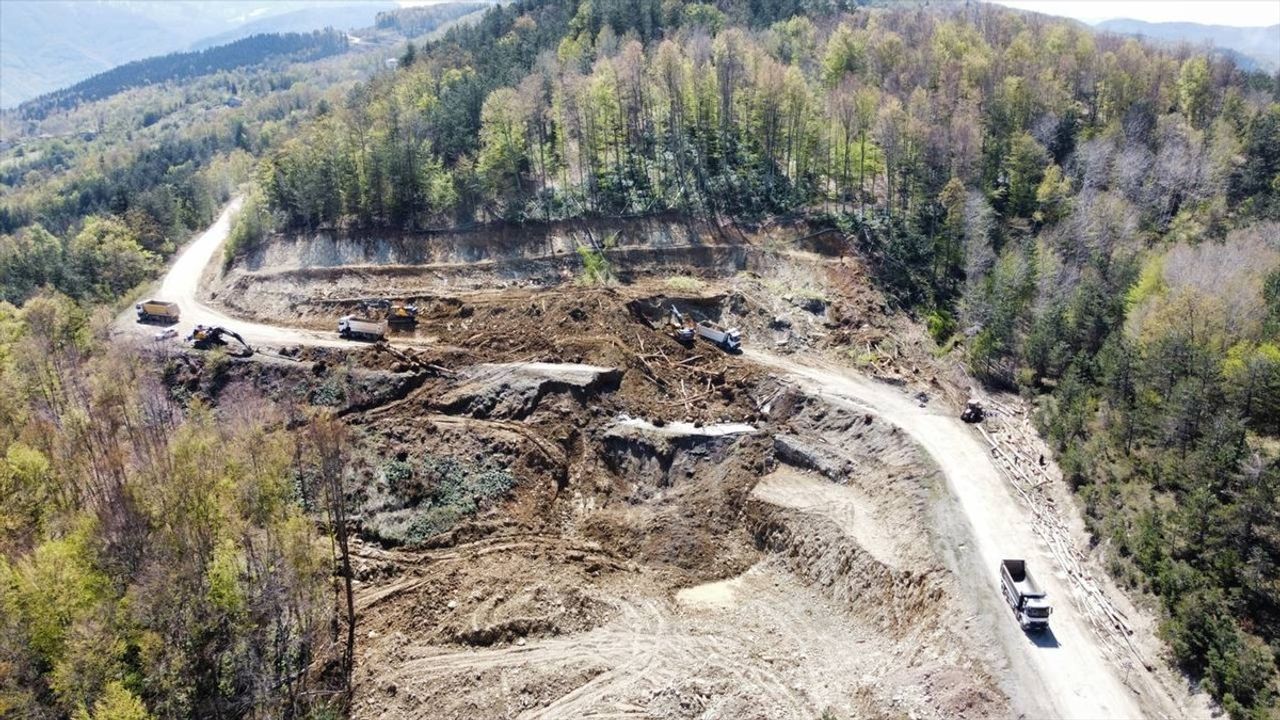 Kastamonu-Çatalzeytin Yolunda Heyelan Çalışmaları Devam Ediyor