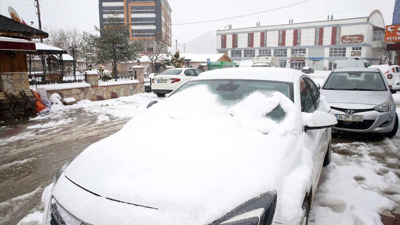 Kastamonu'nun Yüksek Kesimlerinde Nisan Ayında Kar Yağışı