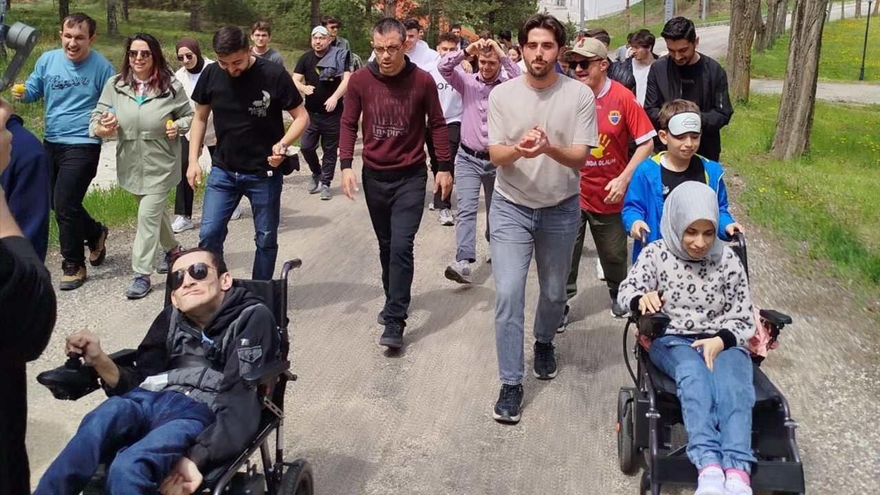 Kastamonu Üniversitesi'nde Engelli Bireylerle Bir Araya Gelen Öğrenciler, Farkındalık Projeleriyle Dikkat Çekti