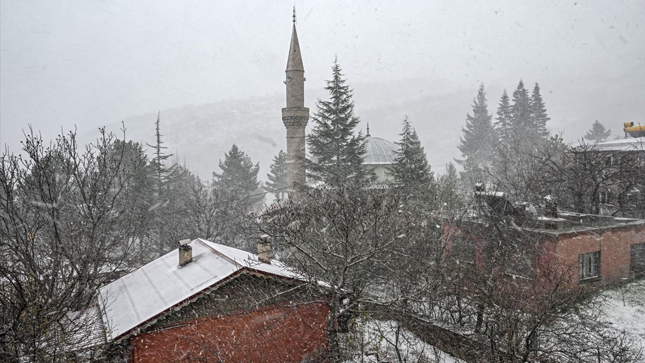 Kayseri'de Kar ve Tipi Hayatı Olumsuz Etkiliyor