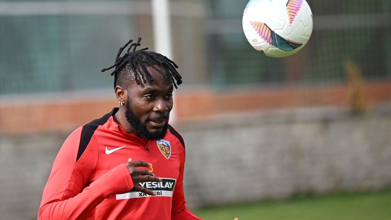 Kayserispor Teknik Direktörü Jakirovic'ten Mücadele Mesajı: "5 Maçımız Var, Devam Etmeliyiz"