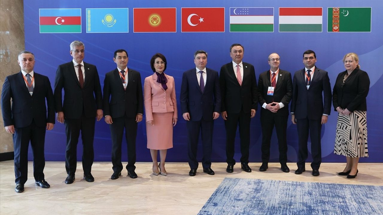 Kazakistan Başbakanı Bektenov, TDT Üyesi Sağlık Bakanları ile Görüştü