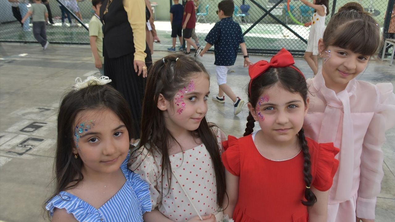 Kerkük Maarif Okulları'nda Coşkulu 23 Nisan Kutlaması