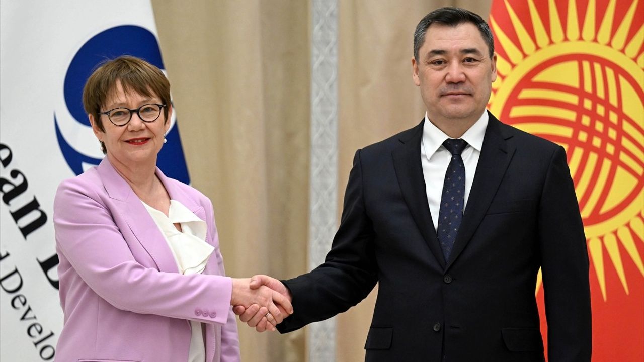 Kırgızistan Cumhurbaşkanı Caparov, Semerkand'daki Zirveye Hazırlanıyor