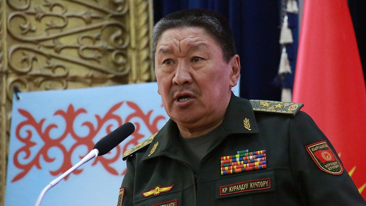 Kırgızistan Savunma Bakanı Bekbolotov: "Tacikistan Sınır Bölgesi Silahsızlandırılacak"