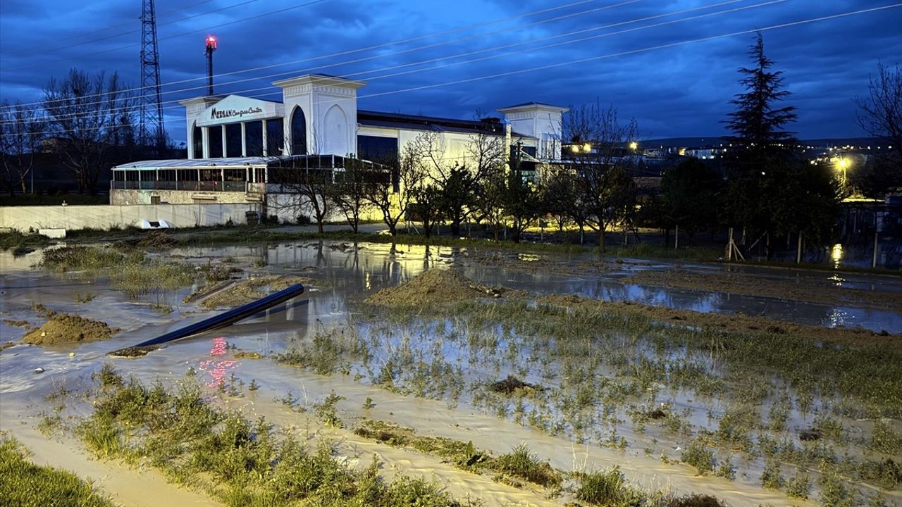 Kırıkkale'de Sağanak Yağış Su Baskınlarına Yol Açtı