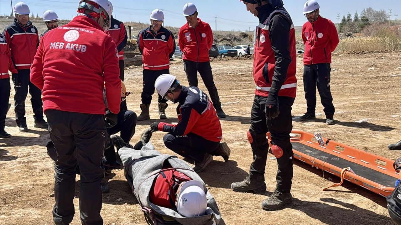 Kırşehir'de MEB AKUB Ekibinden Gerçeği Aratmayan Arama Kurtarma Tatbikatı