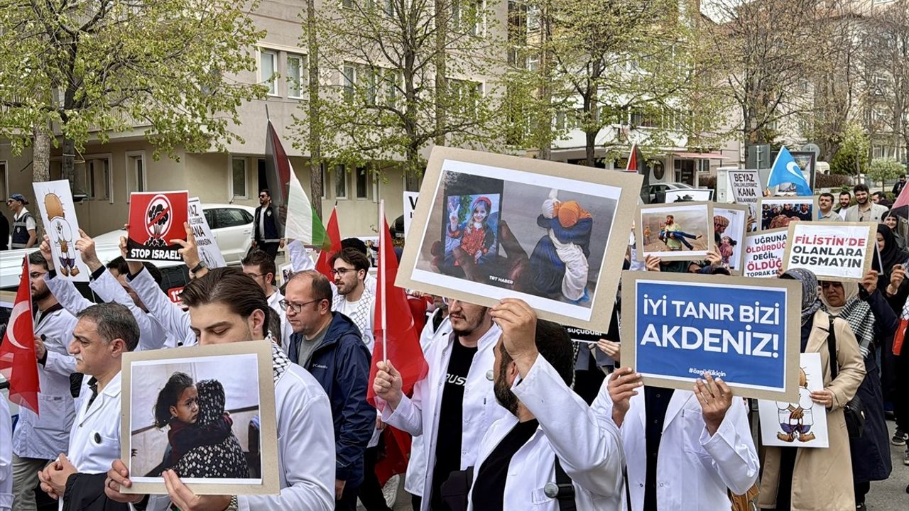 Kırşehir ve Sivas'ta Gazze'ye Destek Yürüyüşü Düzenlendi