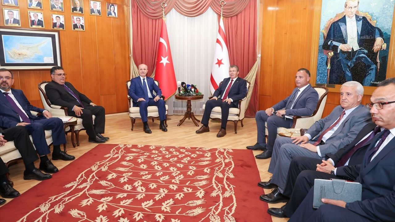 KKTC Başbakanı Üstel, YÖK Başkanı Özvar'ı Ağırladı