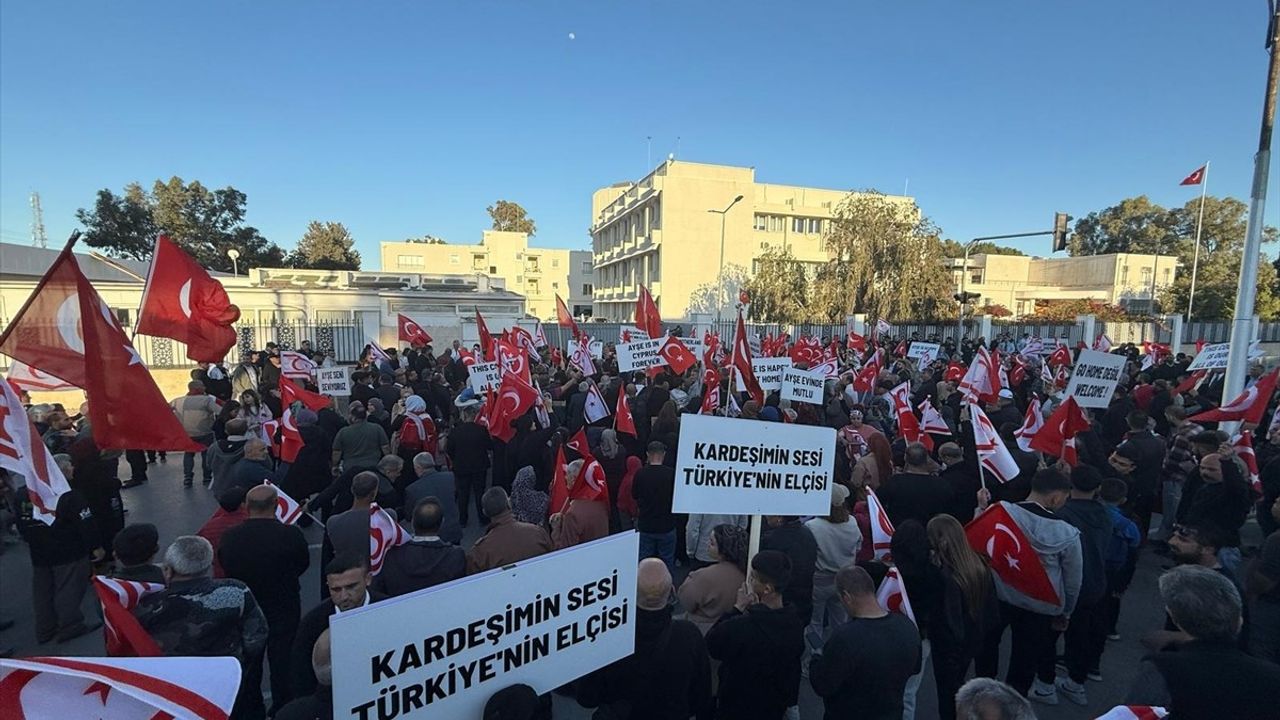 KKTC'de 'Anavatana Saygı, Vefa'ya Çağrı Yürüyüşü Düzenlendi