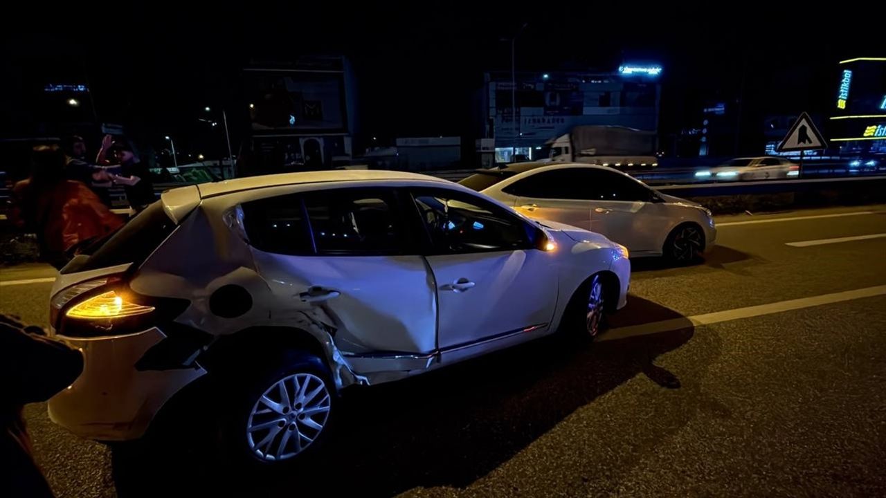 Kocaeli'de Zincirleme Trafik Kazası: 3 Yaralı