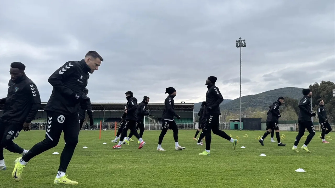 Kocaelispor, Adanaspor Maçına Hazırlanıyor: Taşdemir Açıklamalarda Bulundu