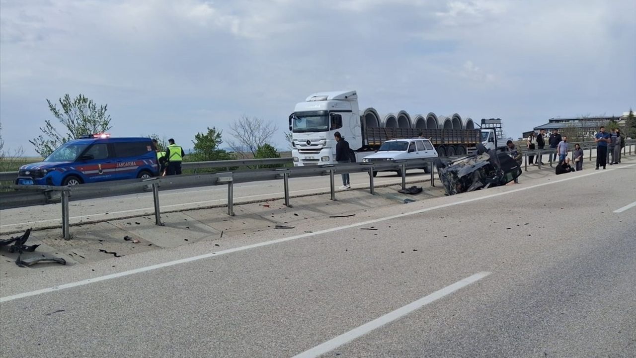 Konya'da Devrilen Otomobildeki Karı-Koca Yaralandı
