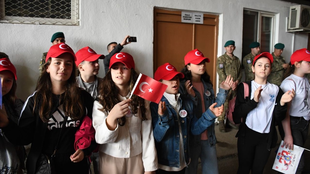 Kosova'da Türk Askeri, 23 Nisan Çocuk Şenliği Düzenledi