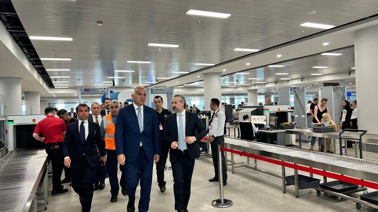 Kültür ve Turizm Bakanı Ersoy'dan Antalya Havalimanı'nda Turizm Vurgusu