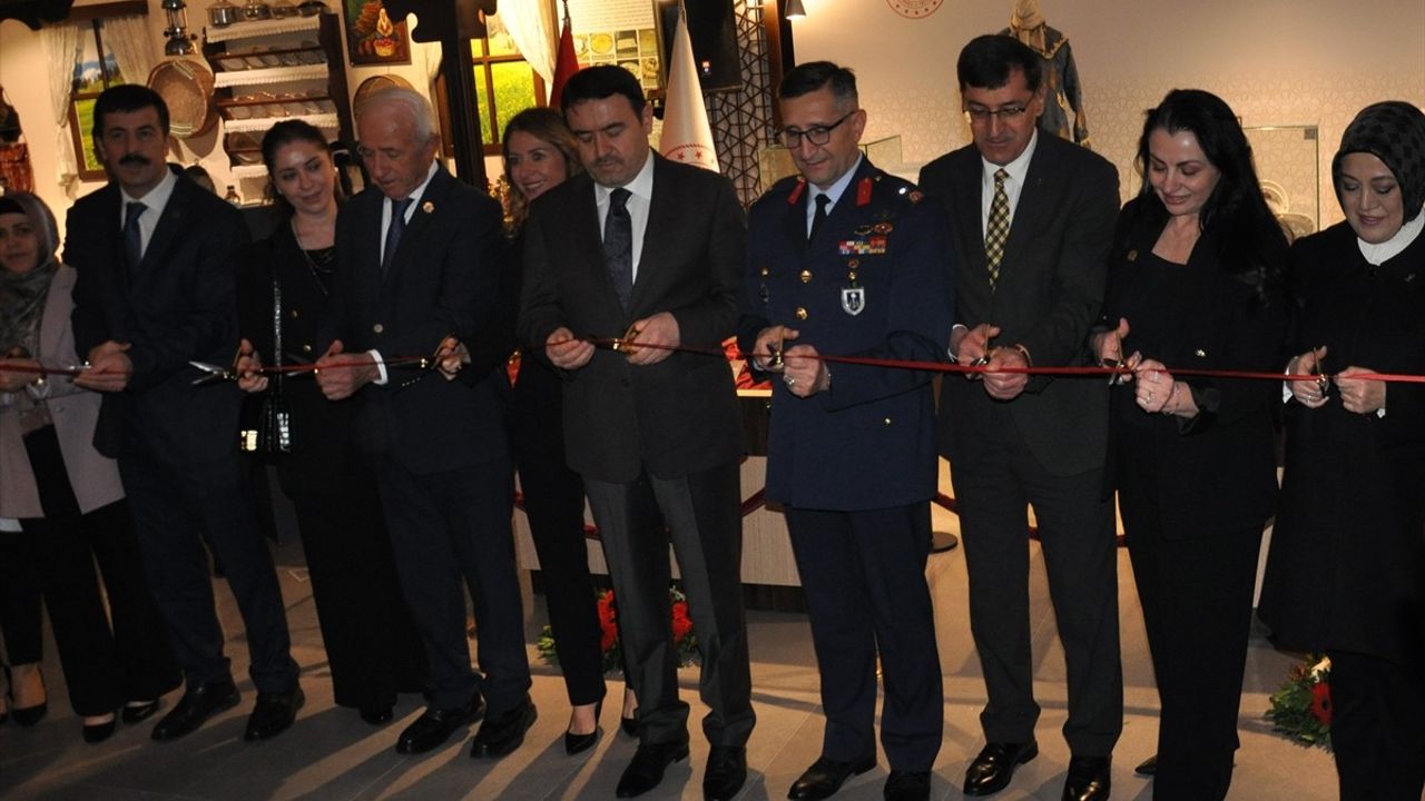 Kütahya'da '5000 Yıllık Toprağın Serüveni' Sergisi Açıldı