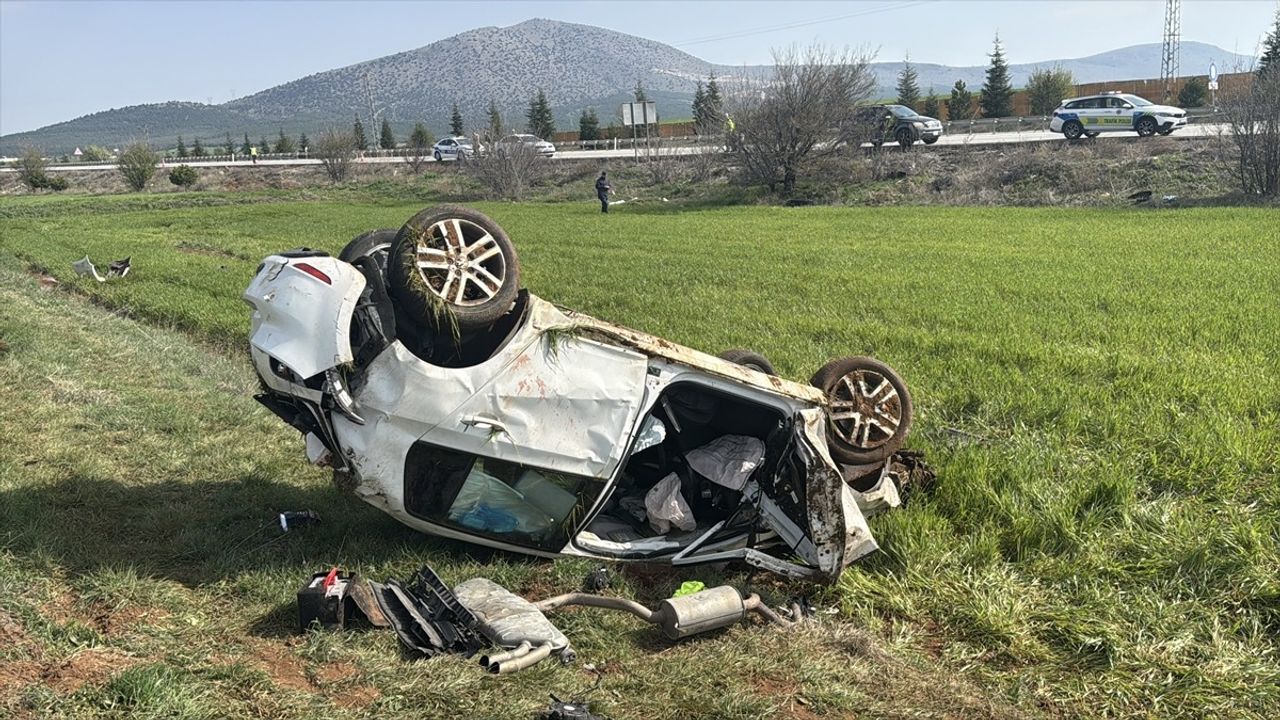 Kütahya'da Devrilen Otomobil Kazasında Sürücü Hayatını Kaybetti
