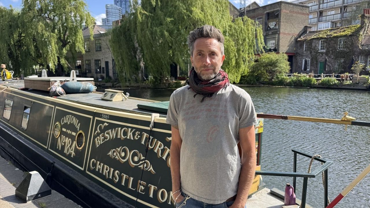 Londra'nın Modern Göçebeleri: Kanallarda Yaşayan Bot Sahipleri