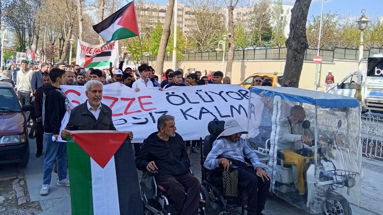 Malatya'da Gazze İçin Protesto Yürüyüşü Düzenlendi