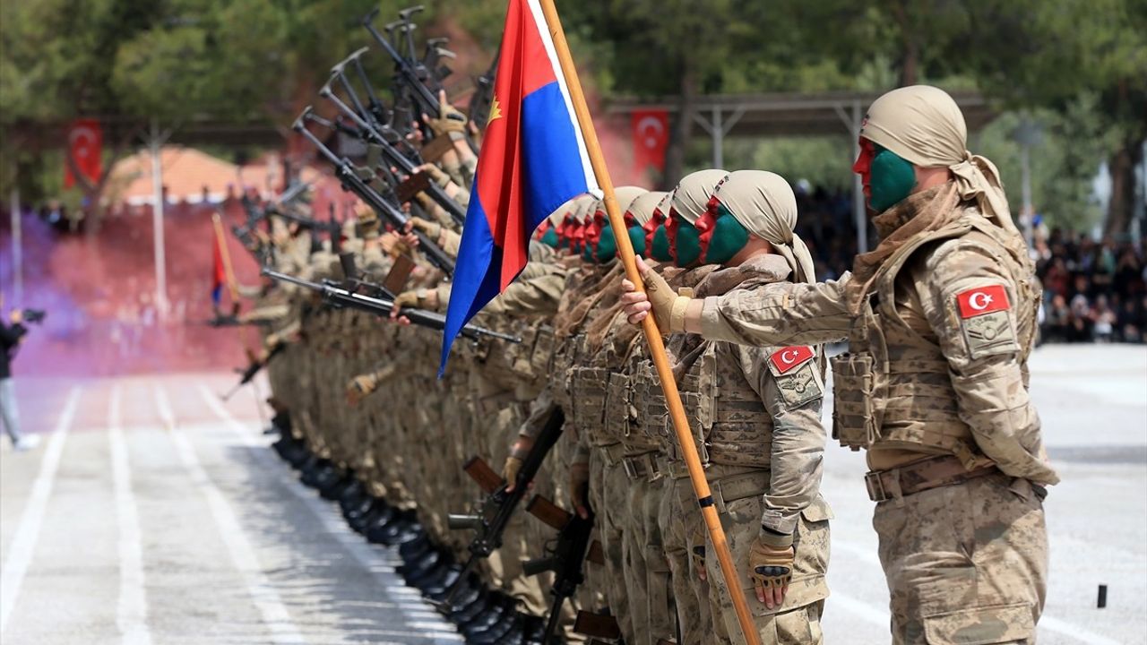 Manisa'da 1761 Uzman Erbaş Mezun Oldu: Komando Eğitimi Tamamlandı