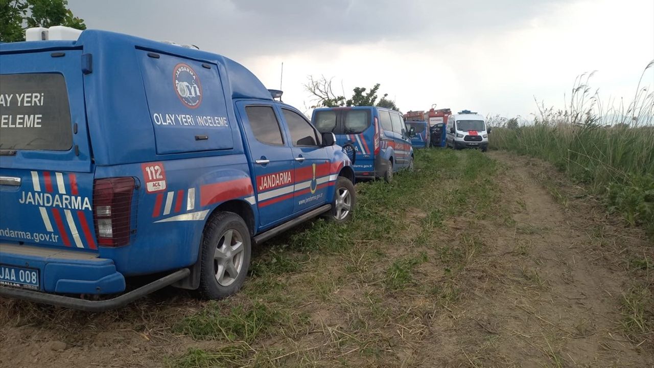 Manisa'da Devrilen Traktörün Sürücüsü Hayatını Kaybetti