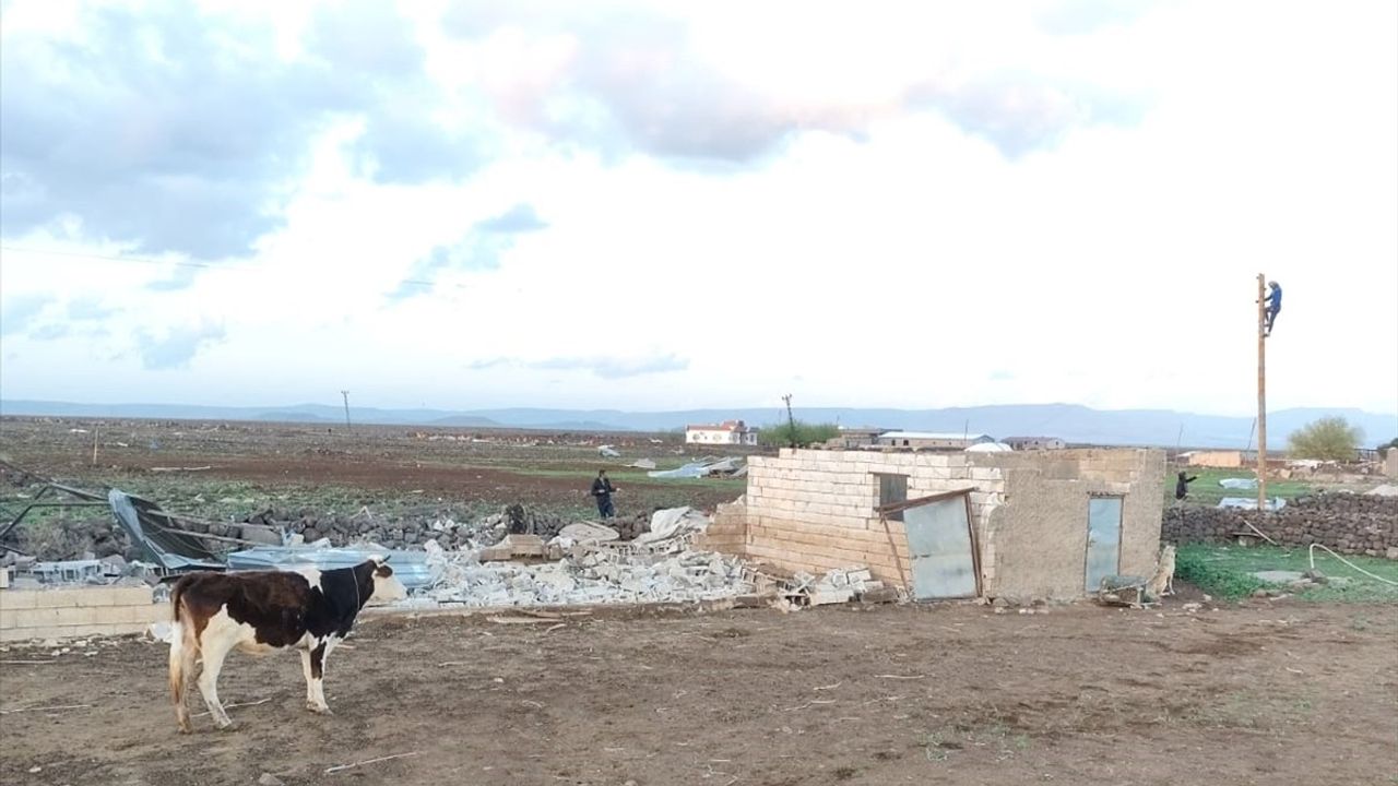 Mardin Derik'te Hortum Hasara Yol Açtı