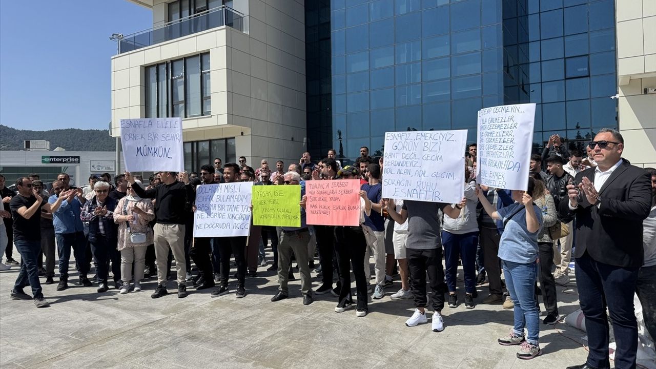 Marmaris Esnafından Belediye Uygulamasına Tepki: Gıda Ürünlerini Sokakta Koymak Yasaklandı