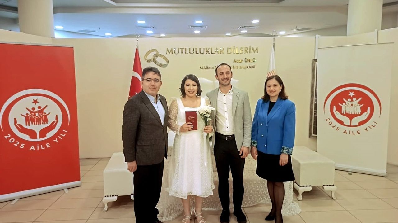 Marmaris'te 'Evlenecek Gençlerin Desteklenmesi Projesi' Kapsamında İlk Nikahlar Kıyıldı