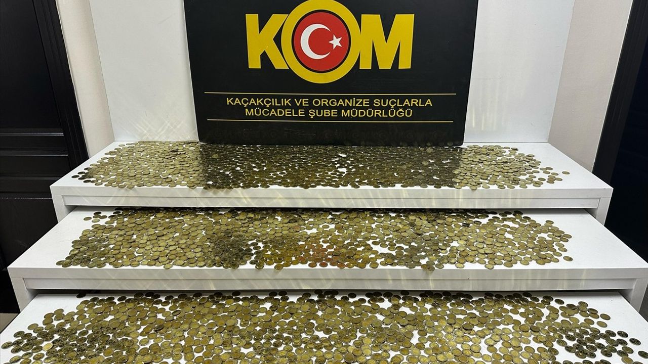 Mersin'de Sahte Para Operasyonu: 5 Gözaltı ve 5 Bin Sahte Euro Ele Geçirildi