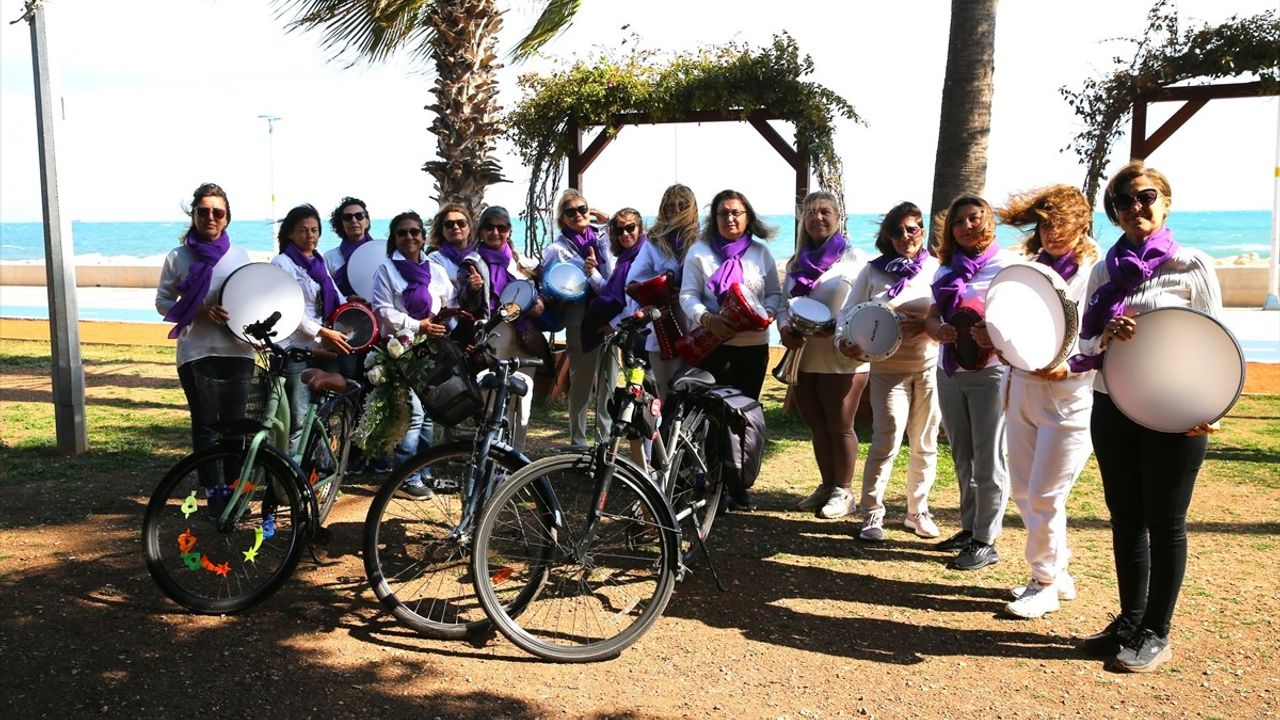 Mersin'deki Kadınlardan Pedal ve Ritimle Sağlık Hareketi