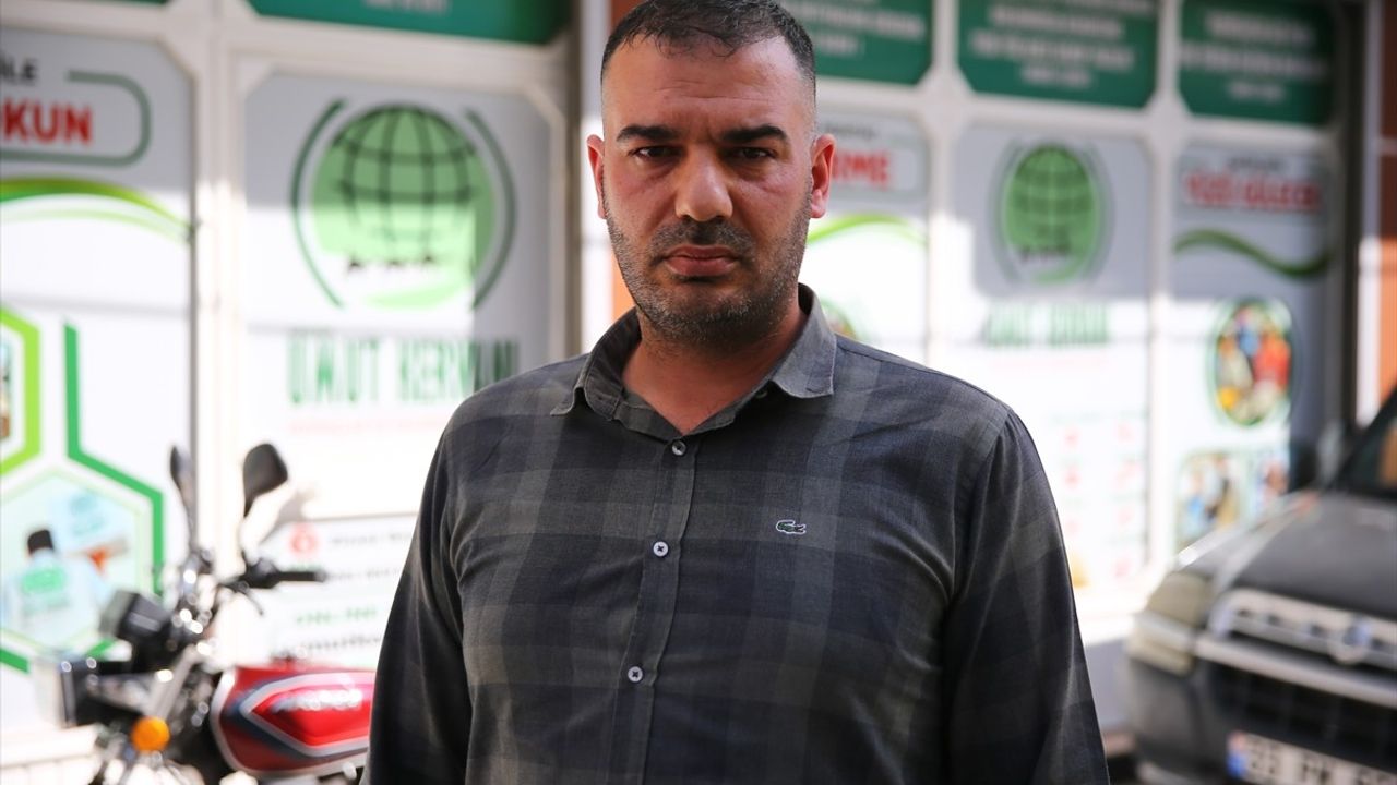 Mersinli İki Hayırsever, Gazze İçin Araçlarını Bağışladı