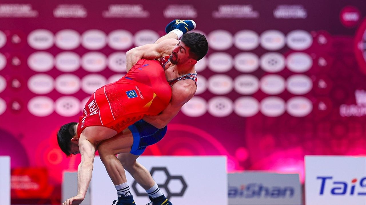 Milli Güreşçi Kerem Kamal, Avrupa Şampiyonasında Altın Madalyayı Kazandı