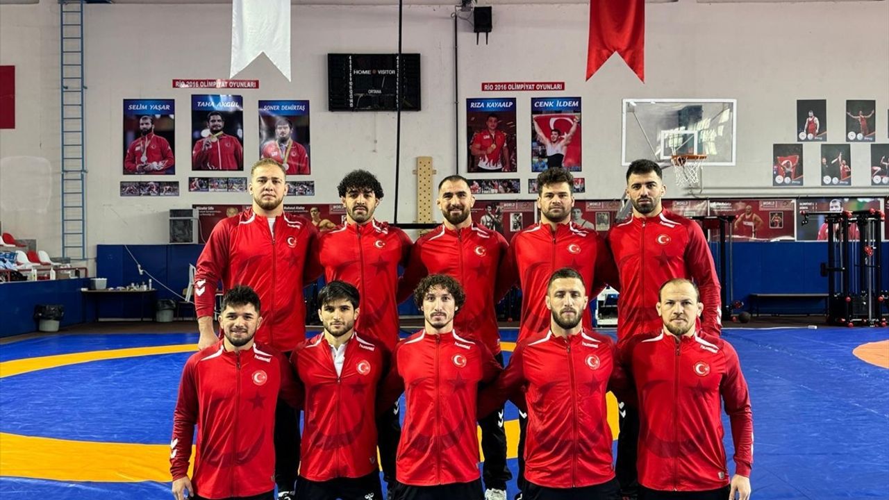 Milli Güreşçiler Avrupa Şampiyonası İçin Slovakya'ya Gitti