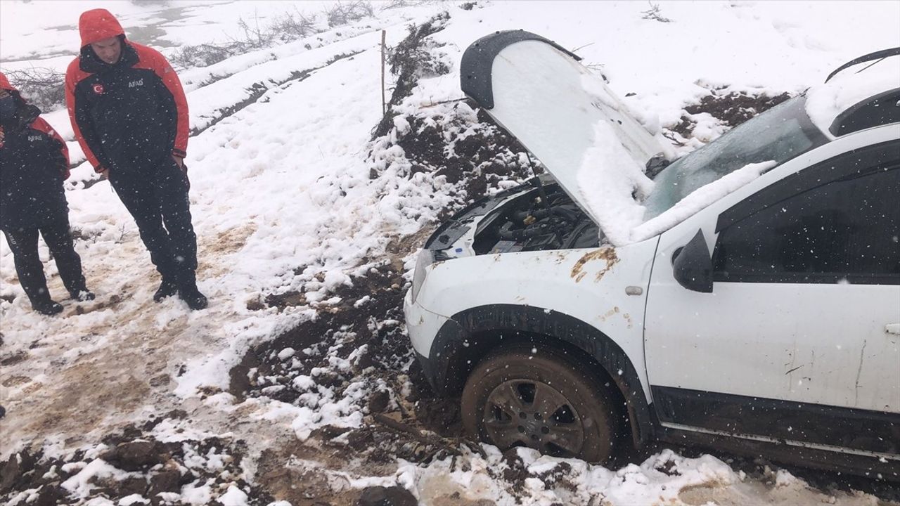 Muş'ta Çamura Saplanan 4 Doğasever Kurtarıldı