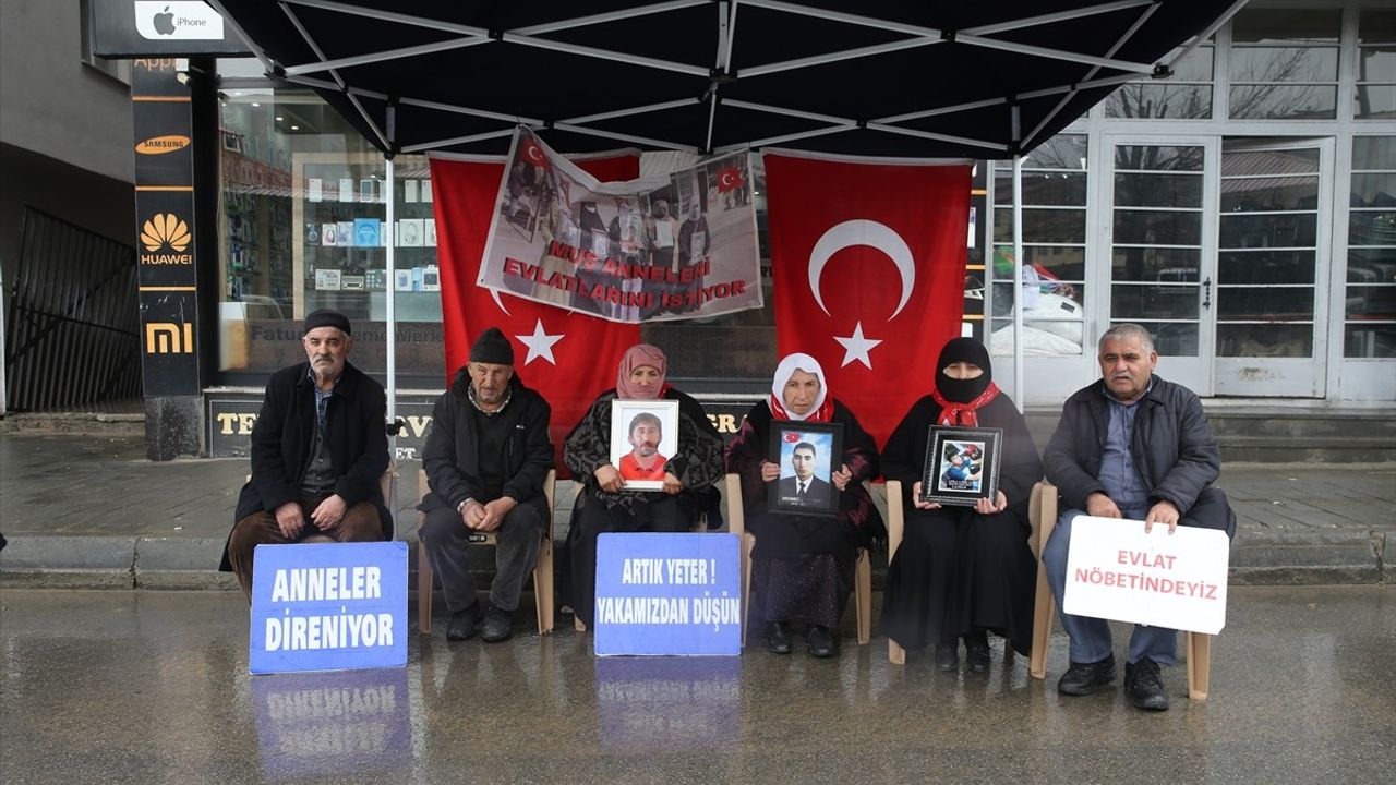 Muş'taki Aileler, PKK Tarafından Kaçırılan Çocuklarına 'Teslim Olun' Çağrısı Yaptı