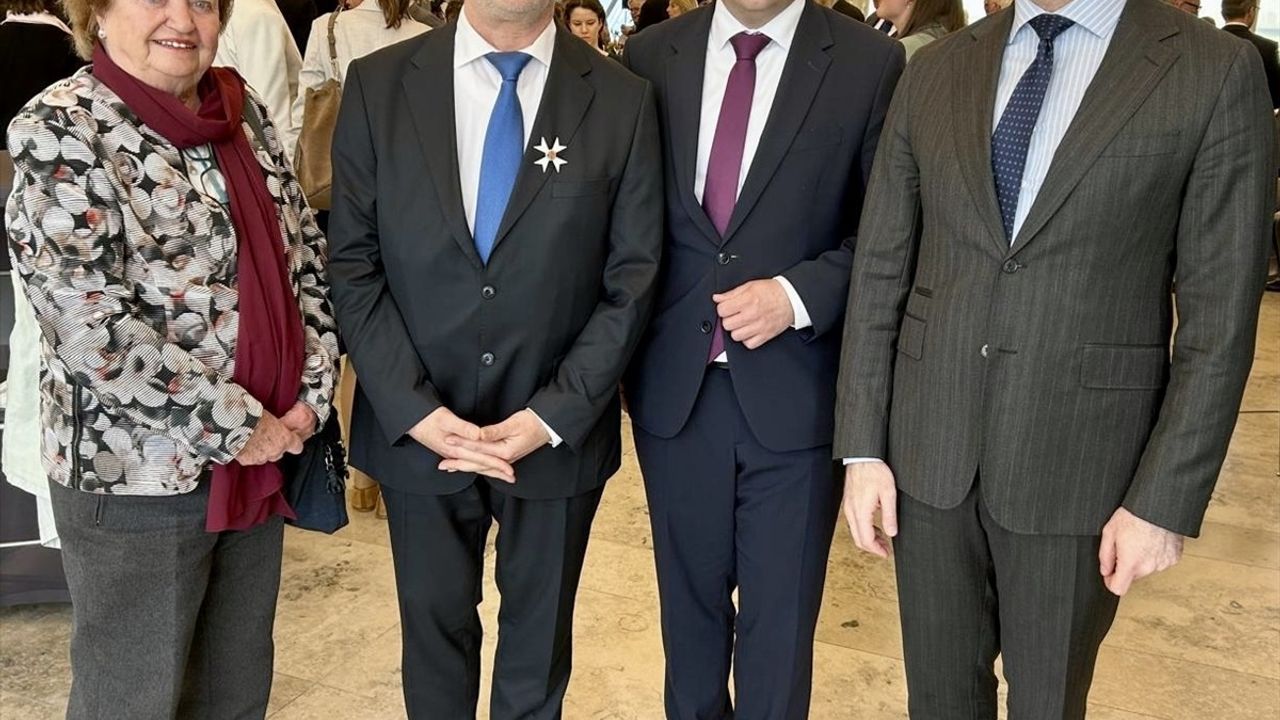 Mustafa Duman'a Almanya'da Devlet Liyakat Nişanı