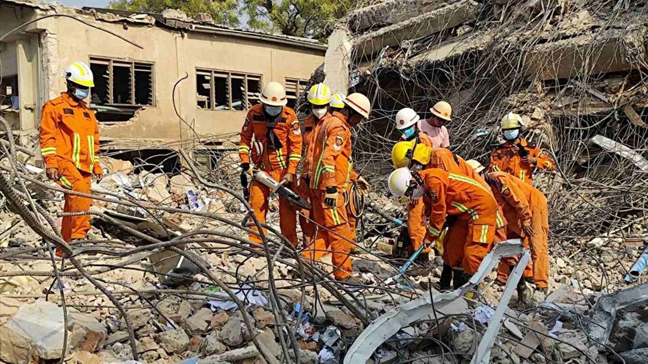 Myanmar'daki Depremlerde Can Kaybı 2.700'ü Aştı