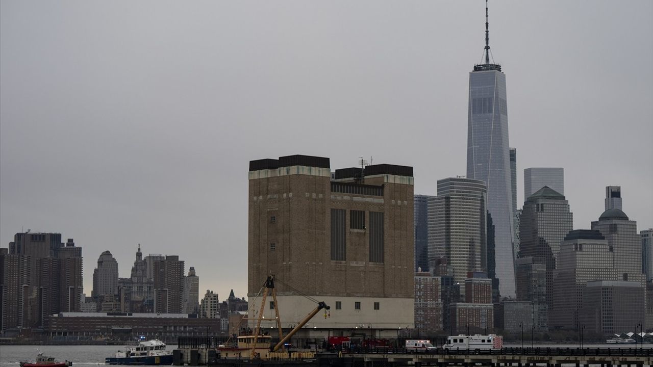 New York'ta Hudson Nehri'ne Helikopter Düştü: 6 Kişi Hayatını Kaybetti