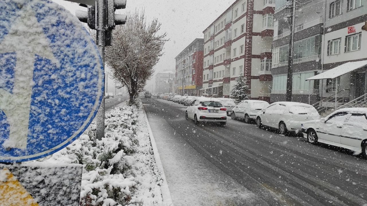 Niğde'de Kar Yağışı Etkili Oluyor