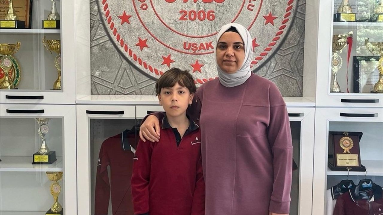 Öğretmenden Genel Müdahale: Ekmek Boğazına Kaçan Öğrenciyi Heimlich ile Kurtardı