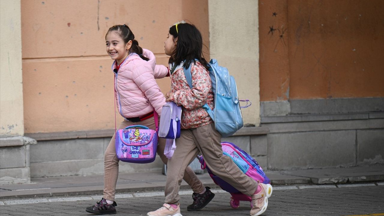 Okullarda Ara Tatil Sonrası İlk Ders Zili Çaldı