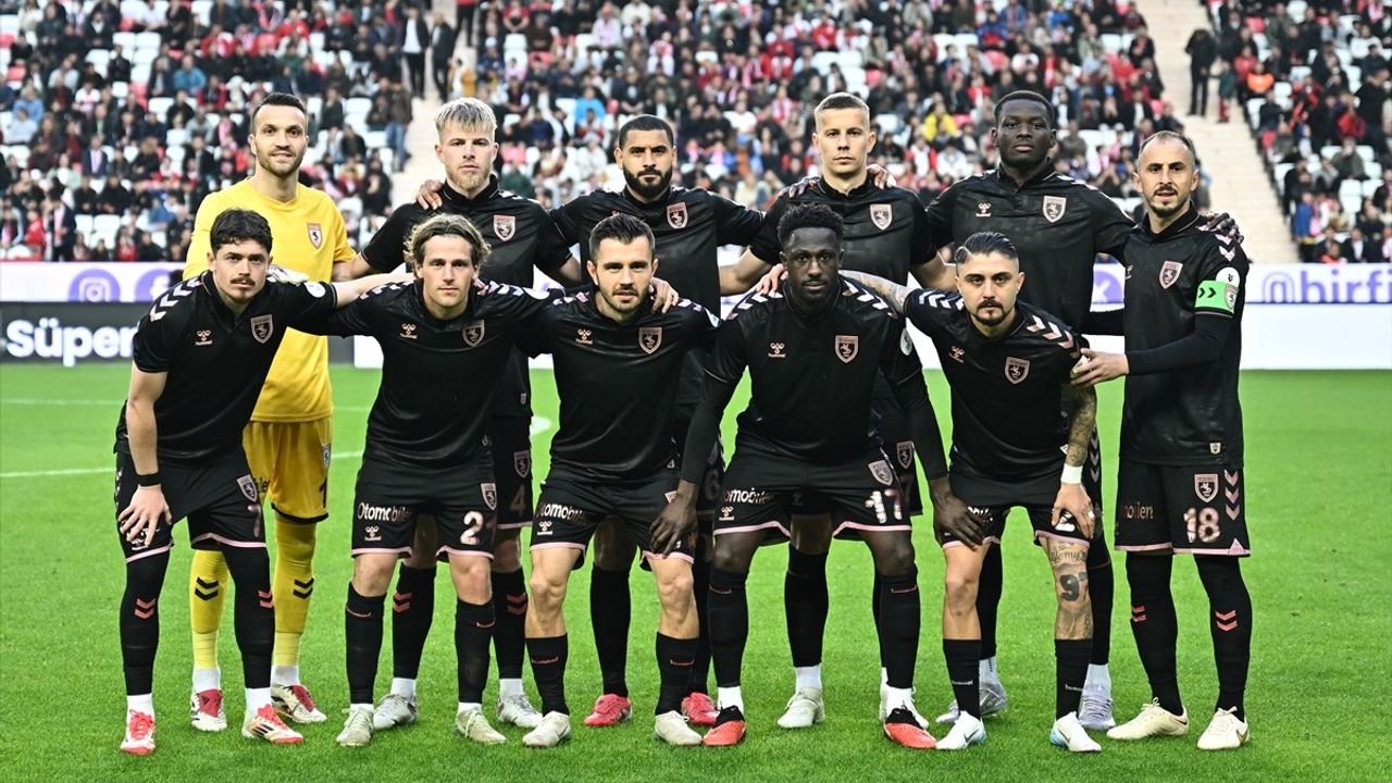 Onvo Antalyaspor, İlk Yarıda Reeder Samsunspor'u 1-0 Geçti