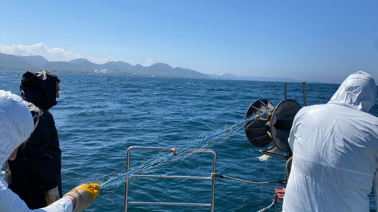 Ordu'da Kaçak Olarak Denize Serilen 500 Metrelik Kalkan Ağı Ele Geçirildi