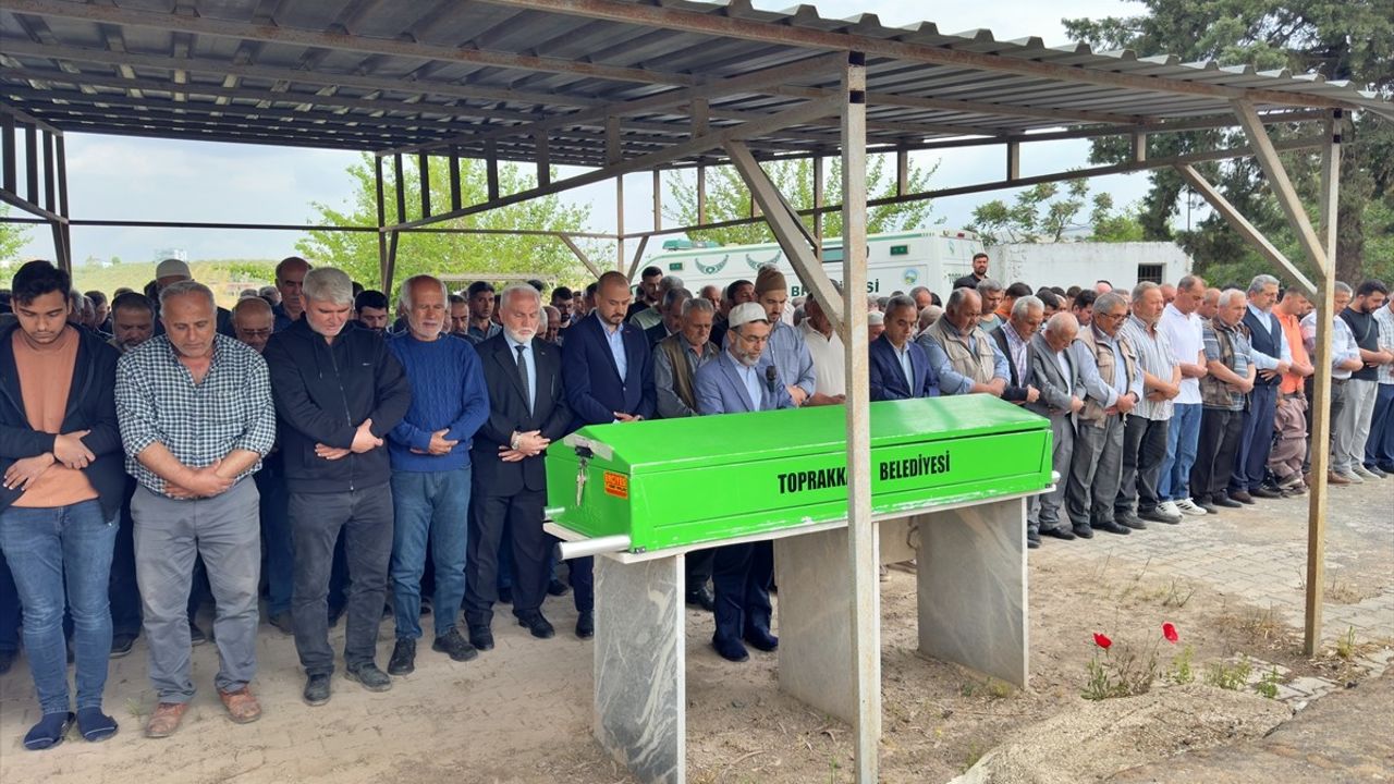 Osmaniye'de Anne ve Kızının Elektrik Akımına Kapılma Anı Güvenlik Kamerasında