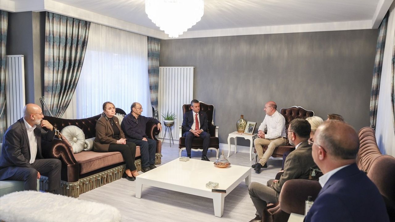 Özgür Özel'den İlhan Cihaner'e Taziye Ziyareti