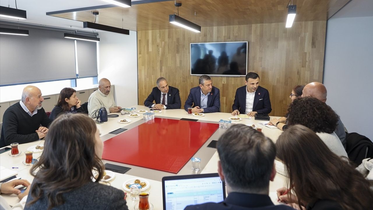 Özgür Özel, Gözaltına Alınanların Aileleriyle Buluştu