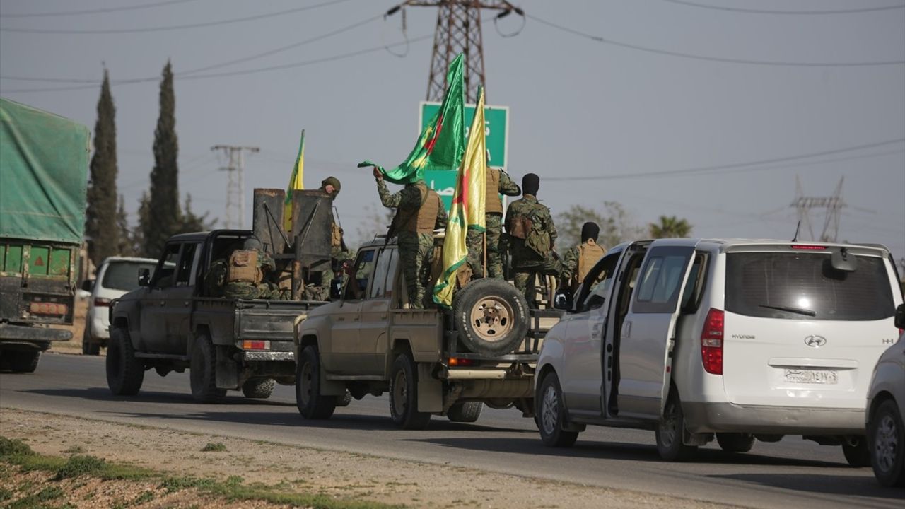 PKK/YPG'li Teröristler Halep Kent Merkezinden Çekiliyor