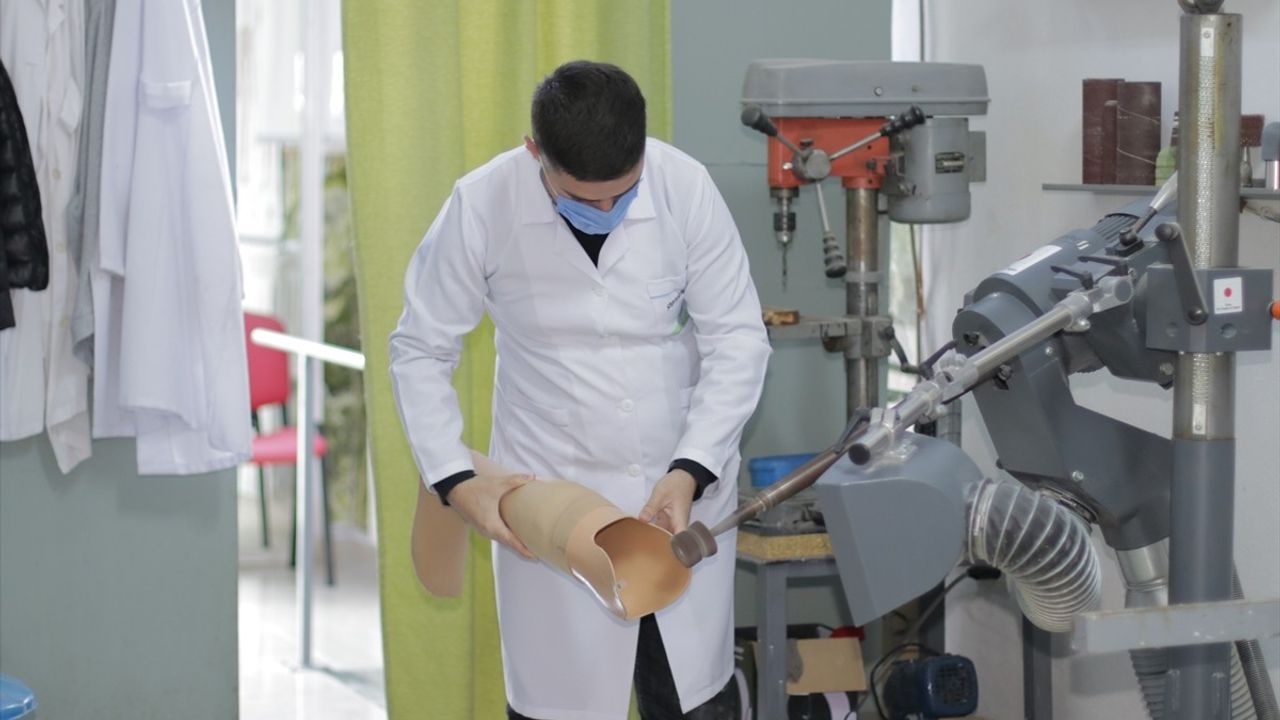 Protez Kol ve Bacaklarla Engellilere Umut Oluyor