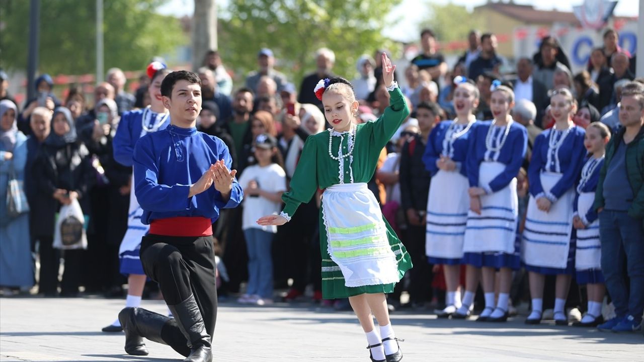 Sakarya 15. Uluslararası Halk Oyunları Festivali Kortejle Başladı