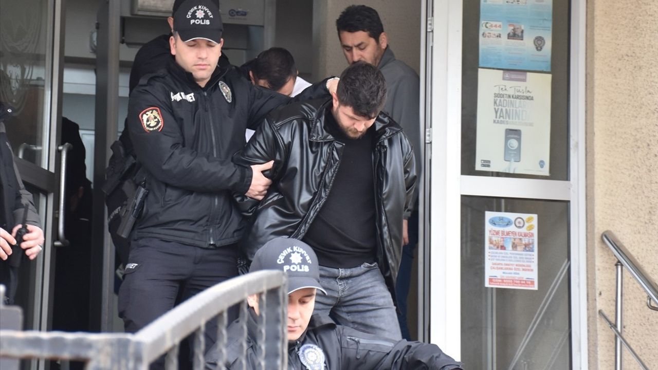 Sakarya'da 5 Kişinin Ölümüne Yol Açan Silahlı Kavga: 3 Zanlı Gözaltında
